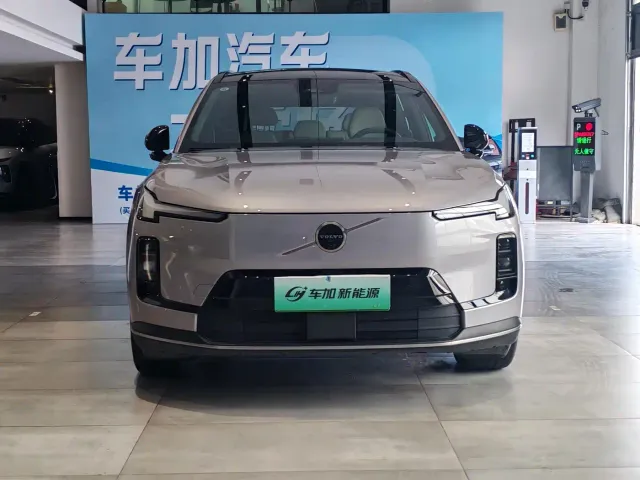 Volvo XC70 Plug-in Hybrid — Фото автомобиля 2