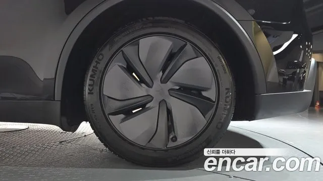 Tesla Model Y — Фото автомобиля 6