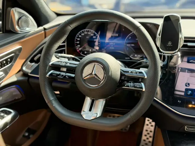 Mercedes-Benz E-Class — Фото автомобиля 2
