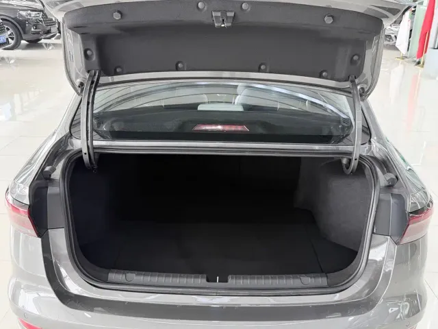 Geely Emgrand — Фото автомобиля 11