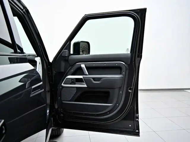 Land Rover Defender — Фото автомобиля 20