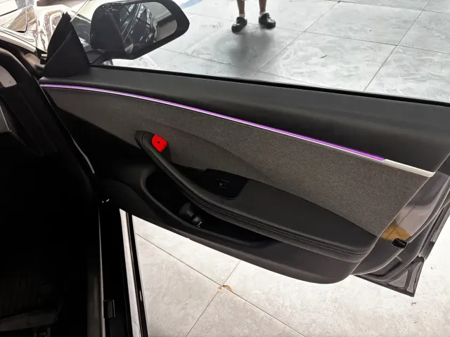 Tesla Model 3 — Фото автомобиля 9