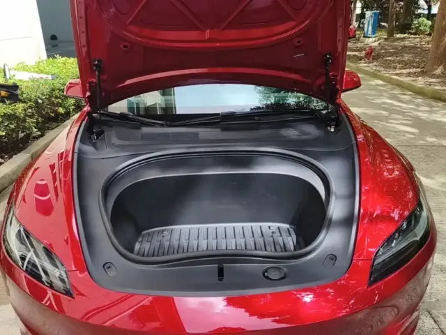 Tesla Model 3 — Фото автомобиля 19