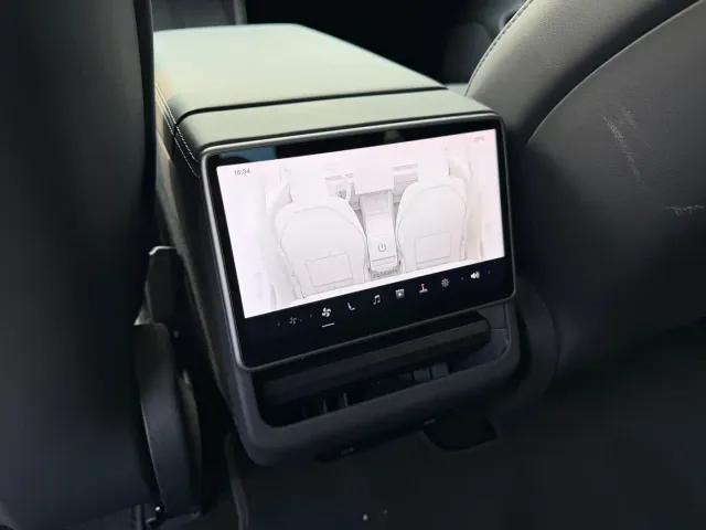Tesla Model 3 — Фото автомобиля 14