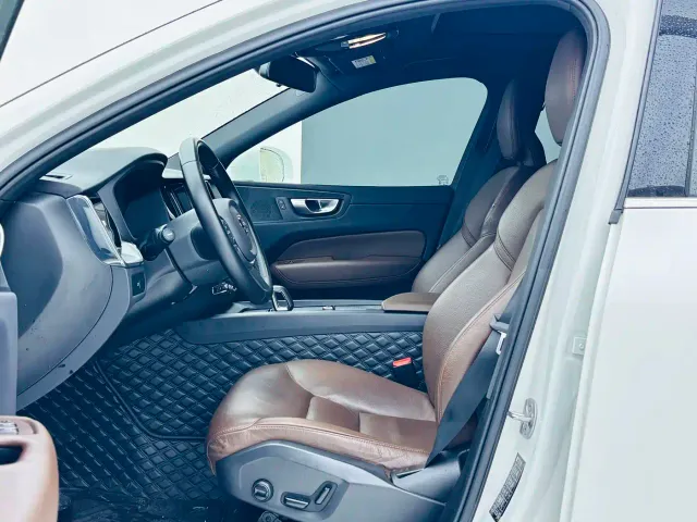 Volvo XC60 — Фото автомобиля 8