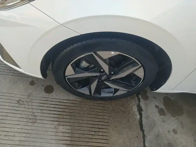 Hyundai Elantra — Фото автомобиля 22