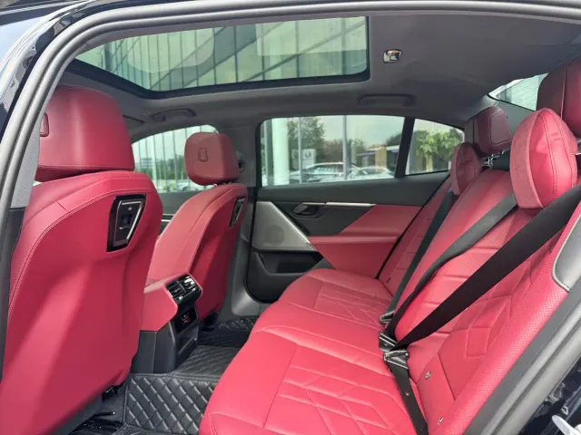 BMW i5 — Фото автомобиля 7