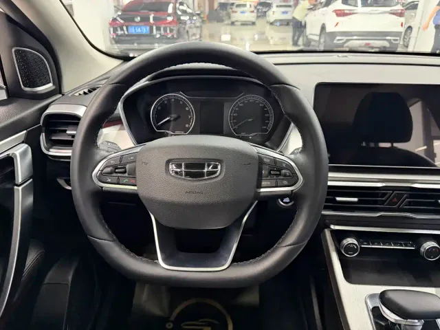 Geely Binyue — Фото автомобиля 10