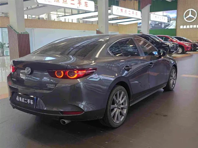 Mazda Axela — Фото автомобиля 5