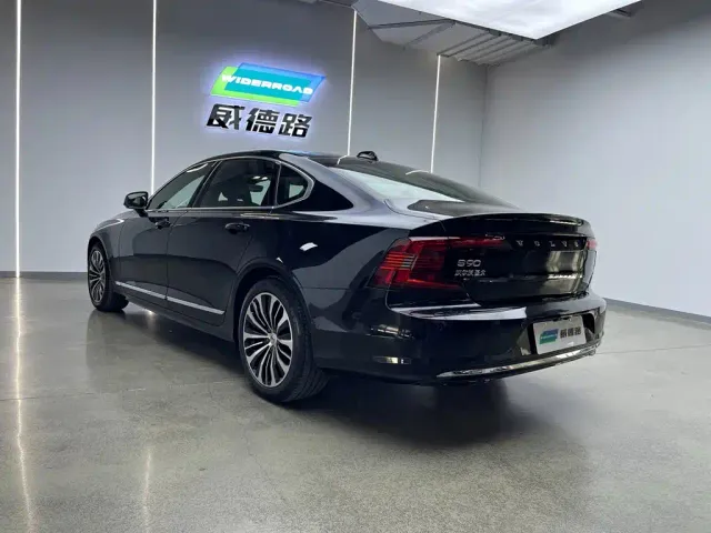 Volvo S90 — Фото автомобиля 3