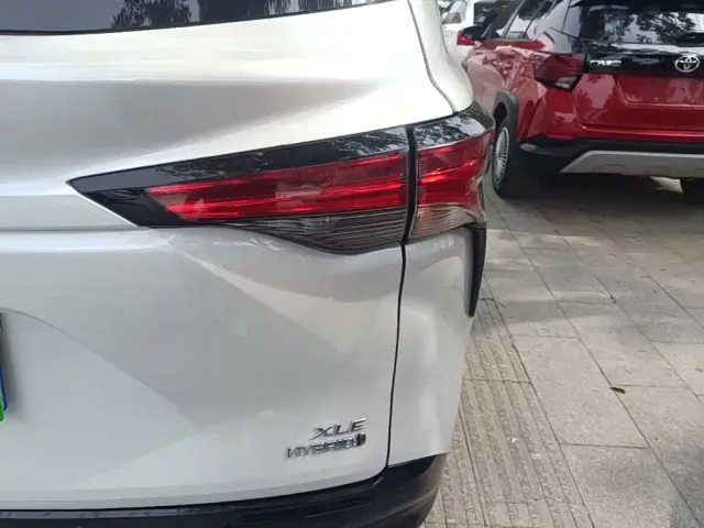 Toyota Sienna — Фото автомобиля 7