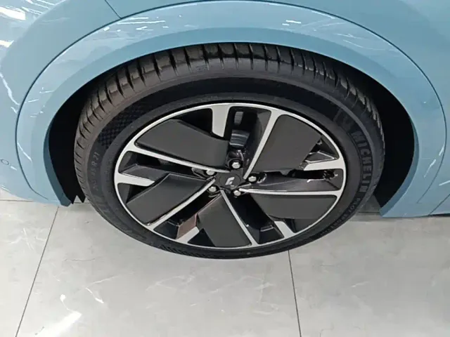 Li Auto L7 — Фото автомобиля 22