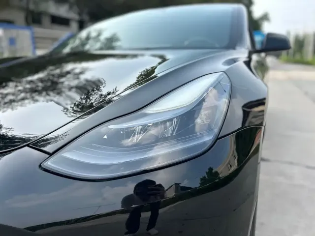 Tesla Model 3 — Фото автомобиля 21