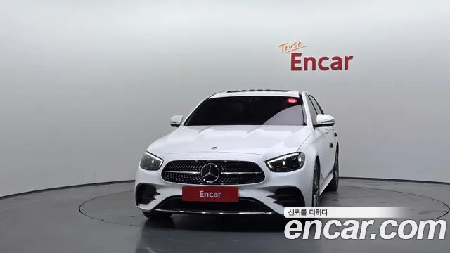 Mercedes-Benz E-Class — Фото автомобиля 2