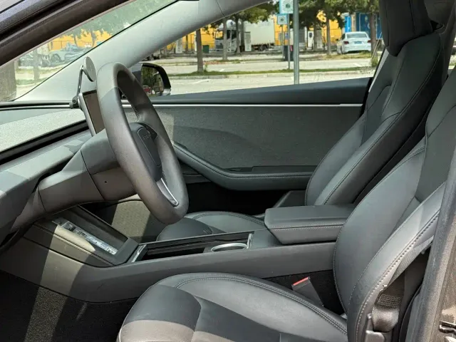 Tesla Model 3 — Фото автомобиля 5