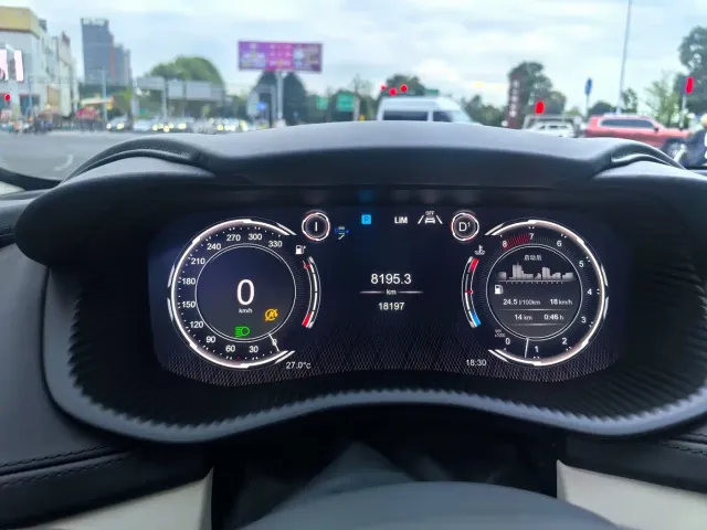 Aston Martin DBX — Фото автомобиля 14