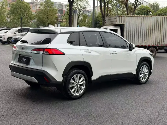 Toyota Corolla Cross — Фото автомобиля 4