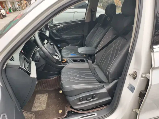 Volkswagen Tiguan L — Фото автомобиля 7