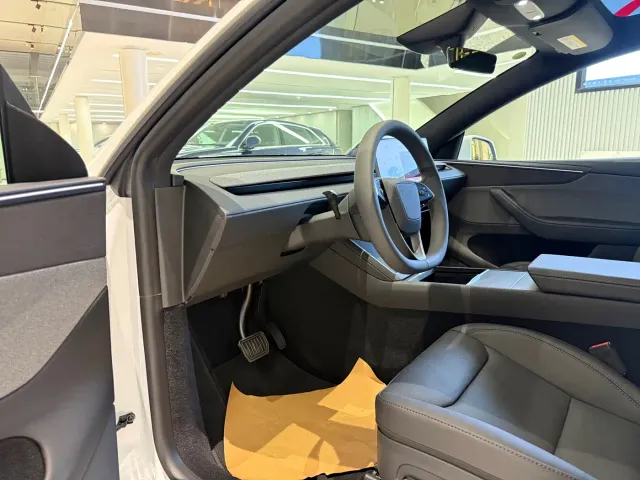 Tesla Model Y — Фото автомобиля 5