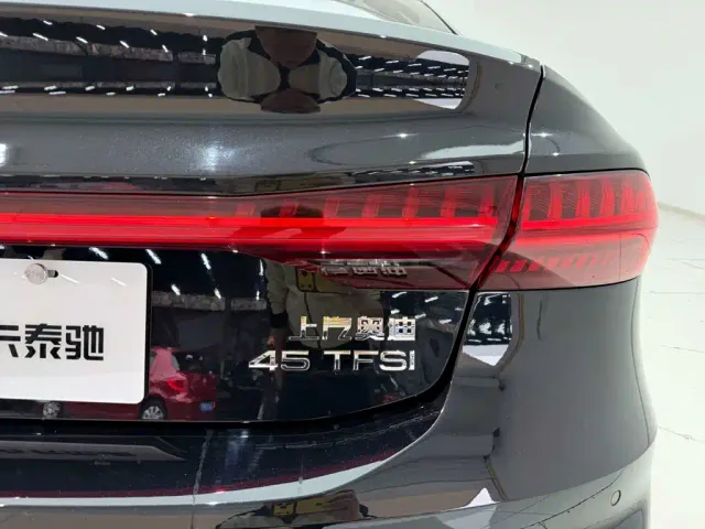 Audi A7L — Фото автомобиля 10