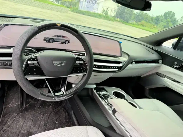 Cadillac Lyriq — Фото автомобиля 13