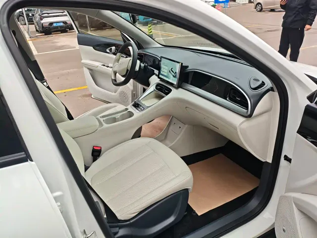 Geely Starry Wish — Фото автомобиля 12