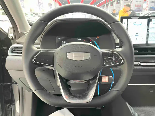 Geely Emgrand — Фото автомобиля 8