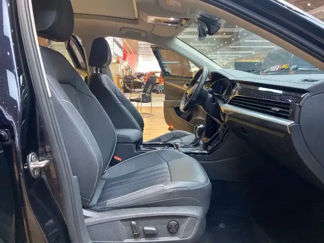 Volkswagen Passat — Фото автомобиля 7