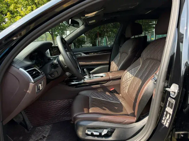 BMW 7 Series — Фото автомобиля 17