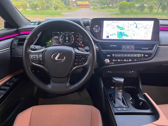 Lexus ES — Фото автомобиля 11