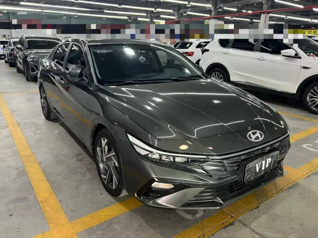 Hyundai Elantra — Фото автомобиля 3