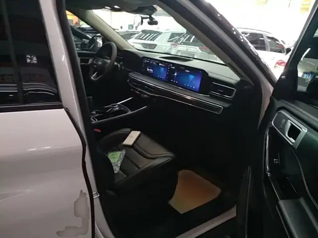 Ford Explorer — Фото автомобиля 24