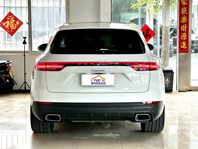 Porsche Cayenne — Фото автомобиля 8