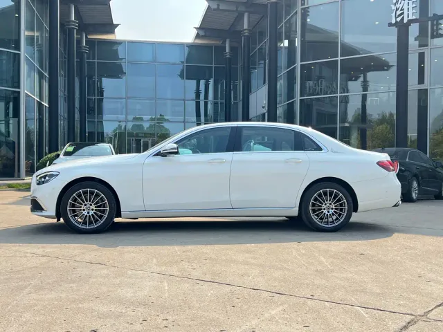 Mercedes-Benz E-Class — Фото автомобиля 3