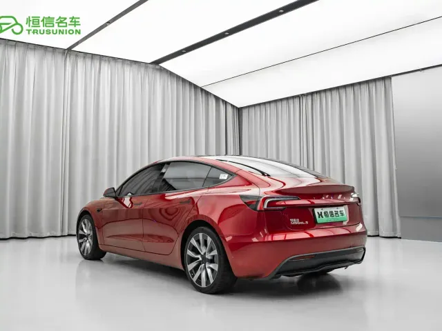 Tesla Model 3 — Фото автомобиля 6