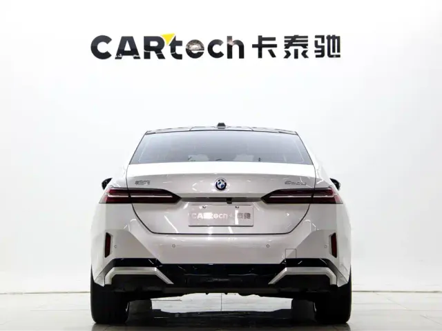 BMW 5 Series — Фото автомобиля 6