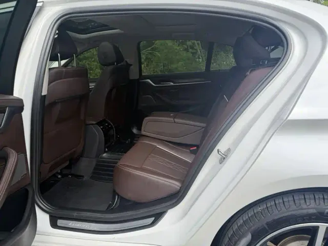 BMW 5 Series — Фото автомобиля 12