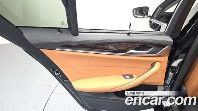 BMW 5 Series G30 — Фото автомобиля 14