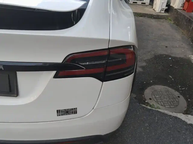 Tesla Model X — Фото автомобиля 7