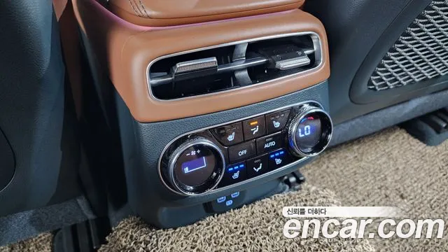 Genesis GV70 2.5T Бензин AWD — Фото автомобиля 8