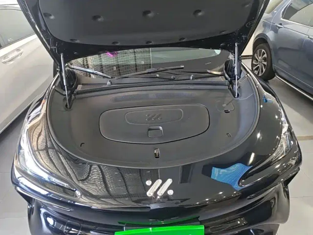 IM Motors LS6 — Фото автомобиля 15