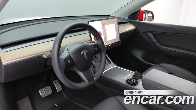 Tesla Model Y — Фото автомобиля 11