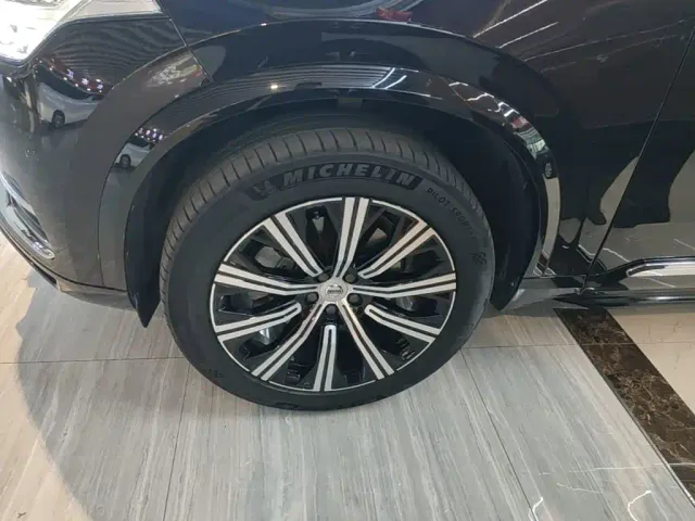 Volvo XC90 — Фото автомобиля 22