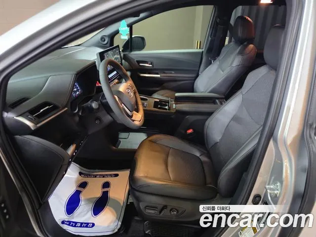 Toyota Sienna — Фото автомобиля 10