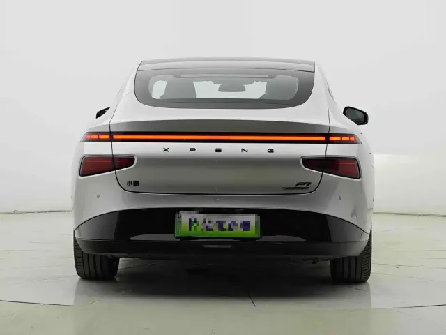 Xpeng P7 — Фото автомобиля 10