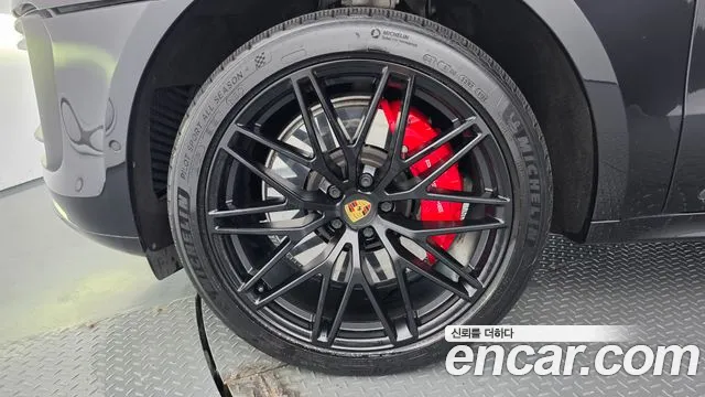Porsche Macan — Фото автомобиля 5