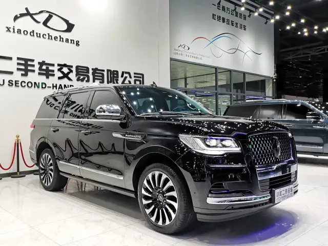 Lincoln Navigator — Фото автомобиля 2