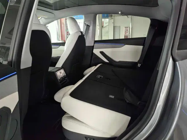 Tesla Model Y 2025 Rear-Wheel Drive — Фото автомобиля 9