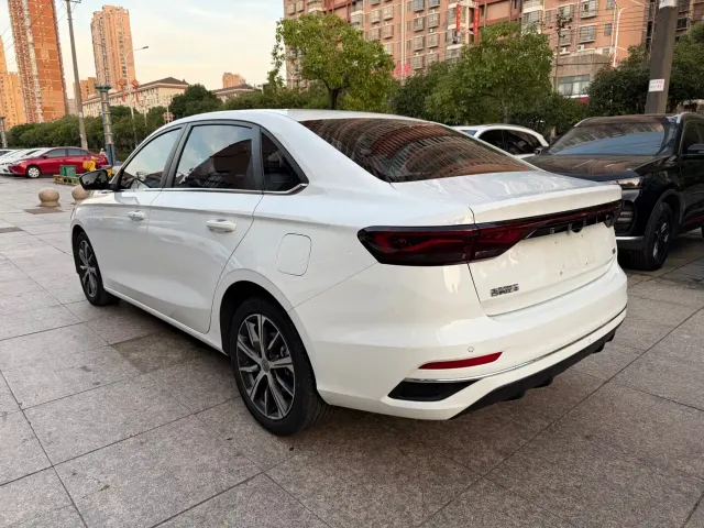 Geely Emgrand — Фото автомобиля 9