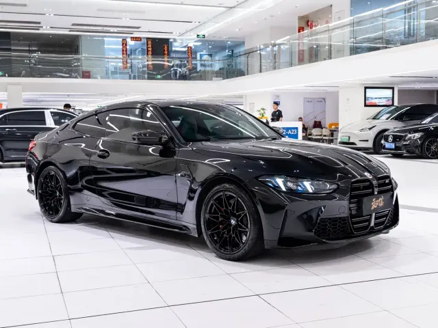 BMW M4 — Фото автомобиля 3